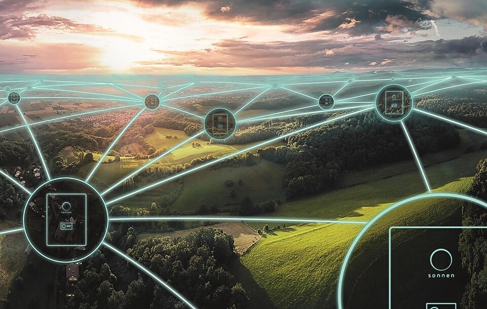 Ein imaginäres Netzwerk an sonnen Speichern über einer Landschaft auf Feldern und Wäldern