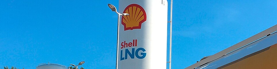 Shell Tankwagen an einer Shell LNG Tansktelle