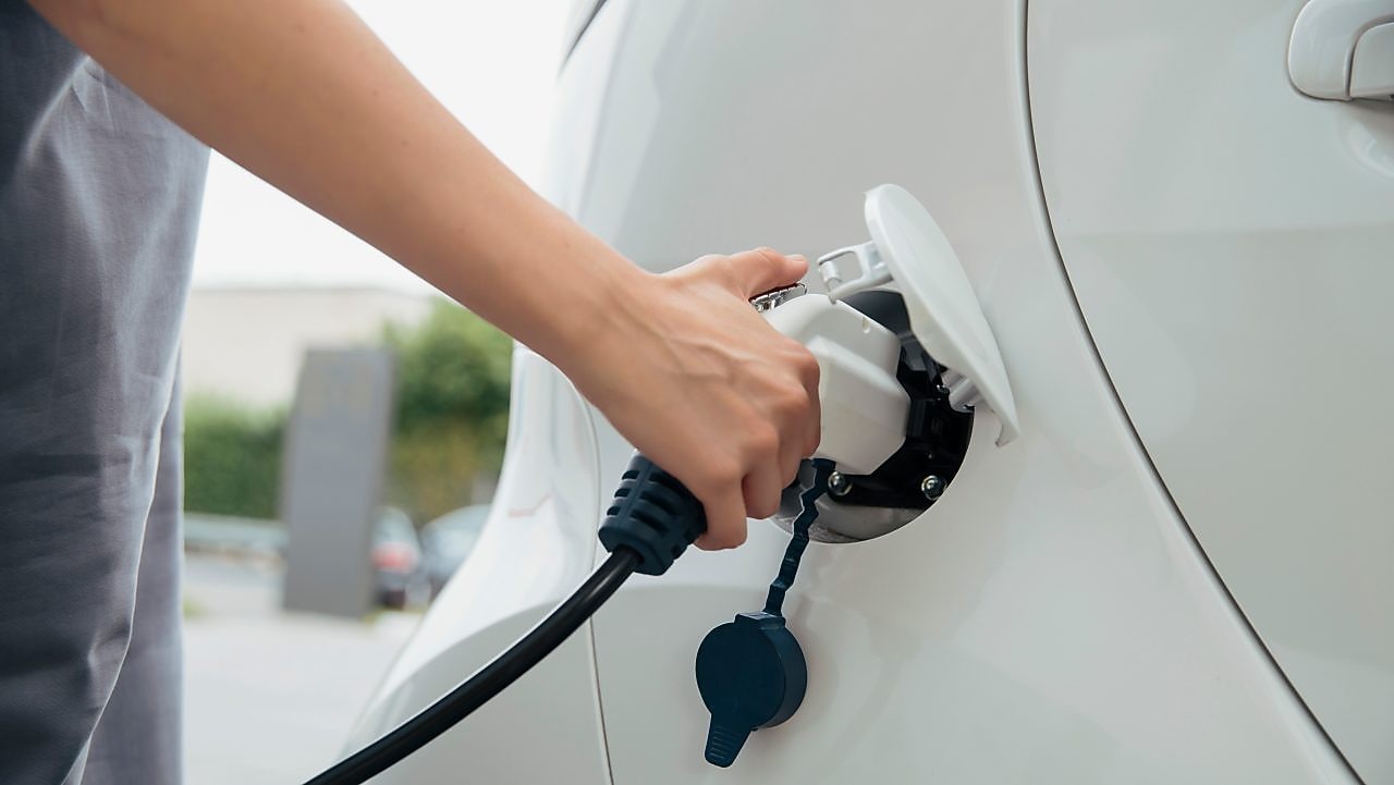 E-Tankkarte für Elektroautos & E-Fahrzeuge: Alle Infos über Ladekarten für Firmenwagen