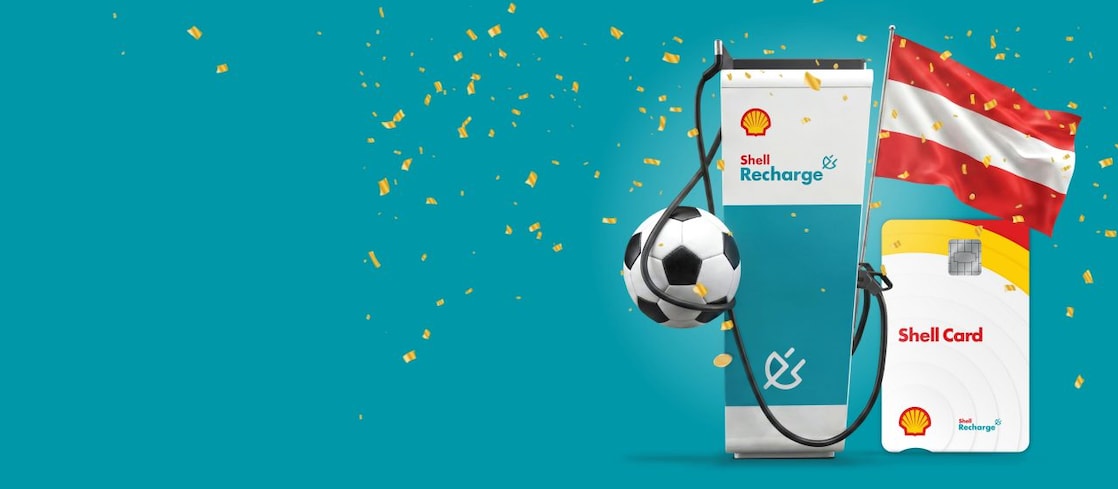 Eine Shell Recharge Ladesäule mit einem Fußball, einer Österreich Flagge und der Shell Card