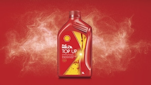 Shell Helix Top Up Oil flasche auf rotem Hintergrund