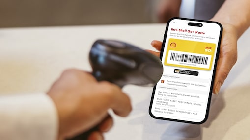 Digitale Shell Go+ Karte in der App wird an der Kassa gescannt