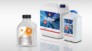 Abbildung der Produkte Shell Brems- und Kupplungsflüssigkeit sowie  AdBlue® von Shell