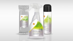 Abbildung der Shell Car Care Produkte Cockpit Wipes, Universal Innenreiniger, und Cockpit Spray.