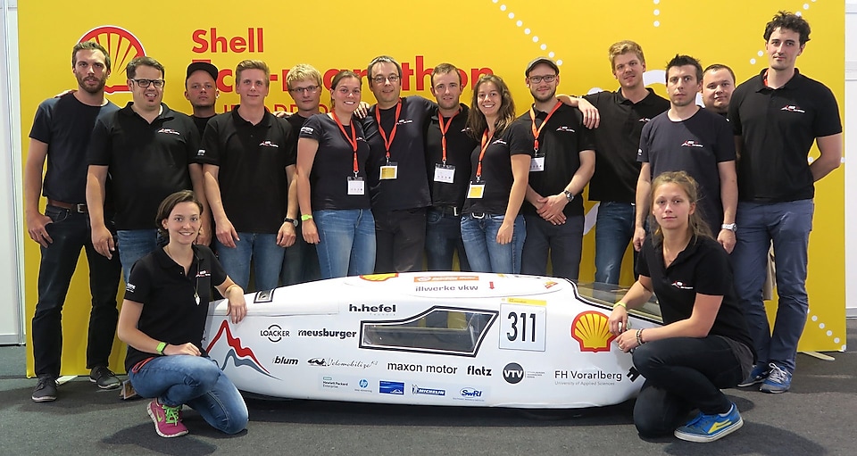 Beim Shell Eco-marathon präsentiert das Studententeam aus Vorarlberg sein Fahrzeug.
